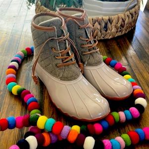 Women’s rain/snow boots size 9